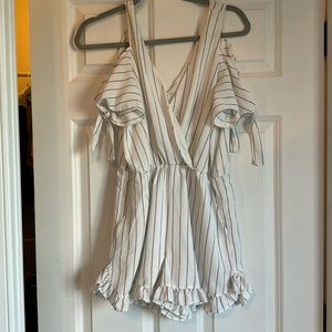 White and black short jumper